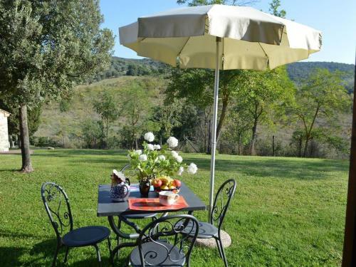 Apartment In Asciano With Shared Panoramic Swimming Pool