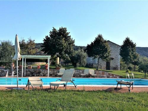 Apartment In Asciano With Shared Panoramic Swimming Pool