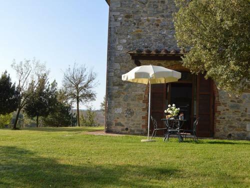 Apartment In Asciano With Shared Panoramic Swimming Pool