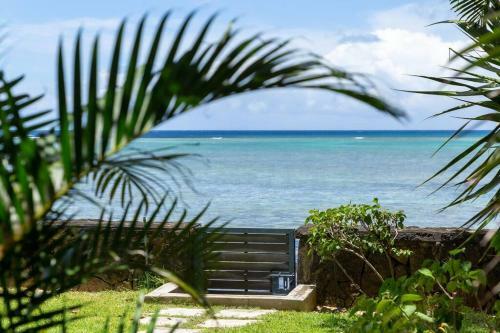 Amaranth Iii: 3 Bedroom Beachfront Apartment With Rooftop Pool