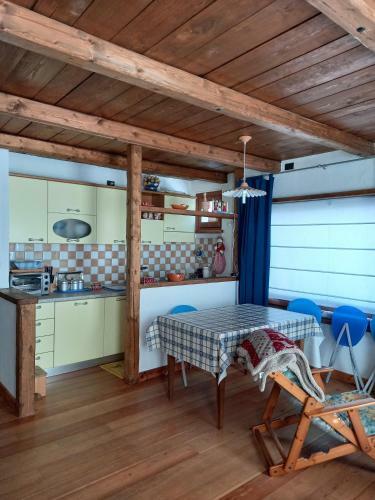 Wood & Snow Apartment