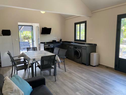 Villa & Bungalow 'coco Des Sables' Les Pieds Dans L'eau