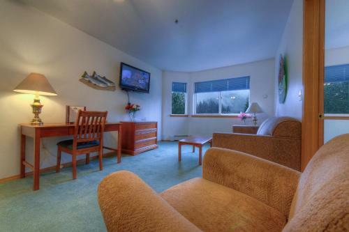Motel Frontier Suites Airport Hotel