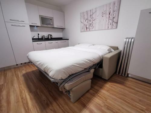 Hostdomus - Smart Tech Apartment