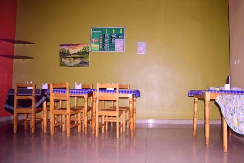 Hostal La Natura Guesthouse