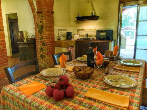 Quaint Villa In Sinalunga With Swimming Pool