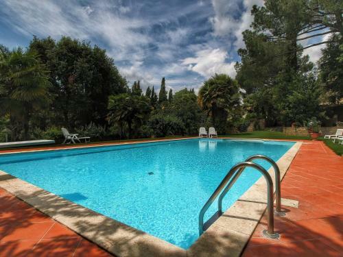 Quaint Villa In Sinalunga With Swimming Pool