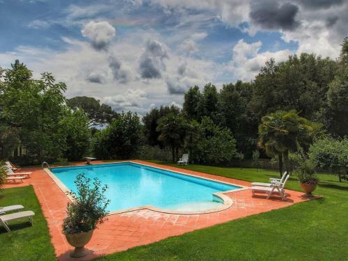 Quaint Villa In Sinalunga With Swimming Pool