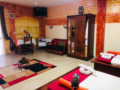 Hostal Petite Flower Guest House
