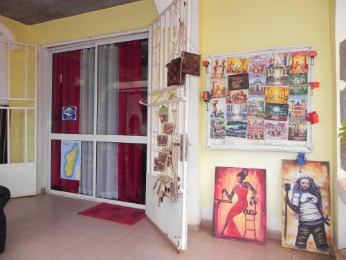 Hostal Petite Flower Guest House