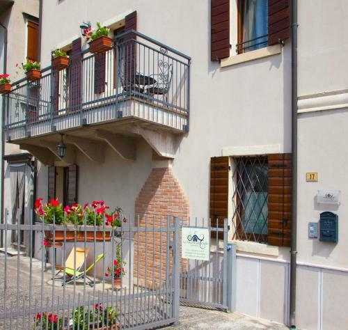 Hostal La Finestra Sul Castello