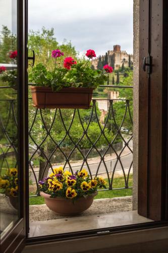 Hostal La Finestra Sul Castello
