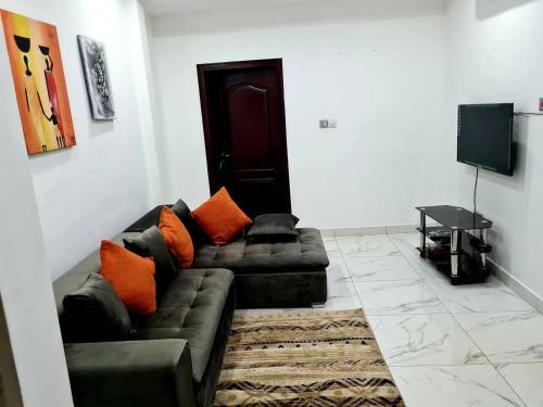 Beautiful 1bed Apartment In Adenta Wifi