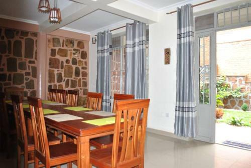 Bed & Breakfast Adriel Homes Ltd