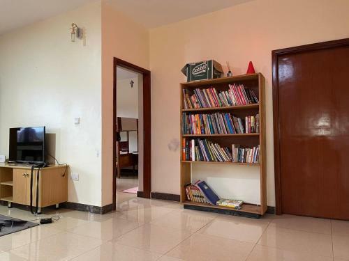 Spacious Private Room @themugabi's
