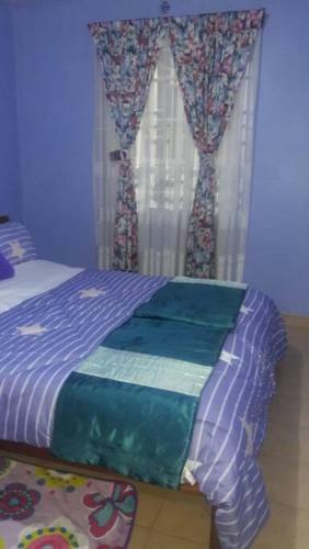 Welcome To 2 Bedroom Apartment With Free Parking.