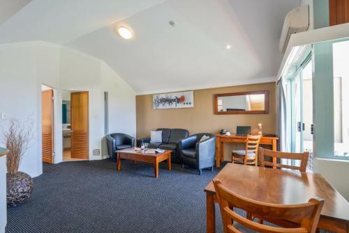 Burnett Riverside Motel