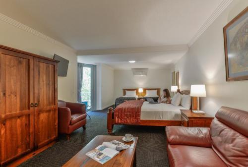 Burnett Riverside Motel
