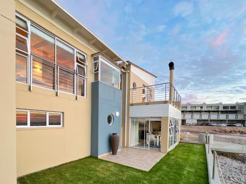 Waterfront Edge B5