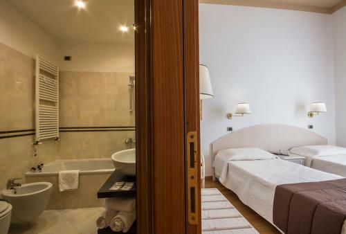 Hostal Piazza Paradiso Accommodation