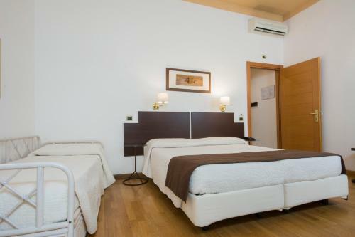 Hostal Piazza Paradiso Accommodation