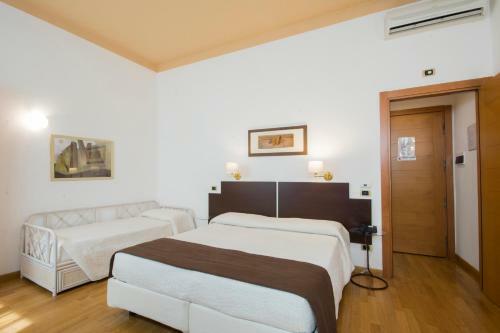 Hostal Piazza Paradiso Accommodation