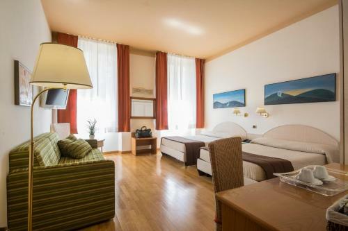 Hostal Piazza Paradiso Accommodation