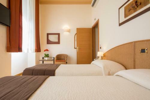 Hostal Piazza Paradiso Accommodation
