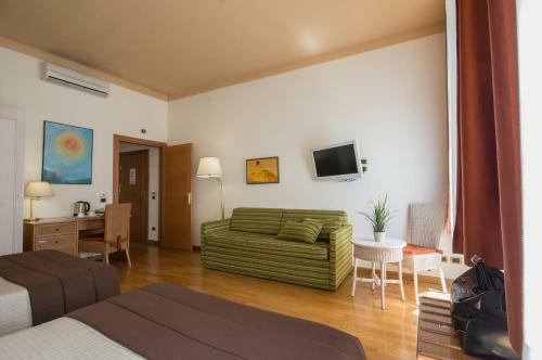 Hostal Piazza Paradiso Accommodation
