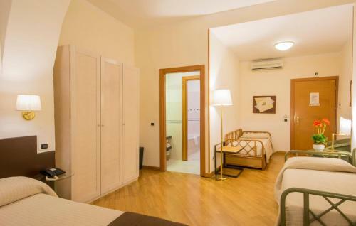Hostal Piazza Paradiso Accommodation