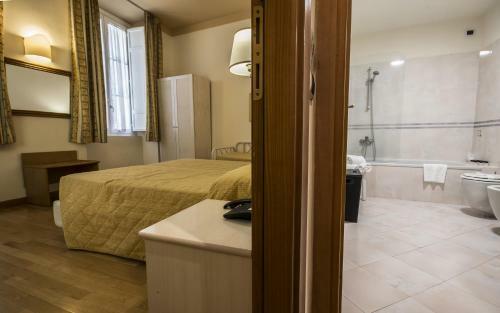 Hostal Piazza Paradiso Accommodation