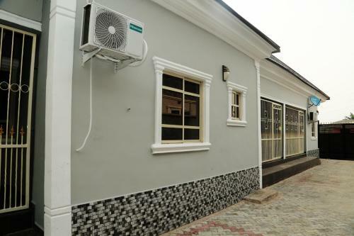 1m Apartments And Suites