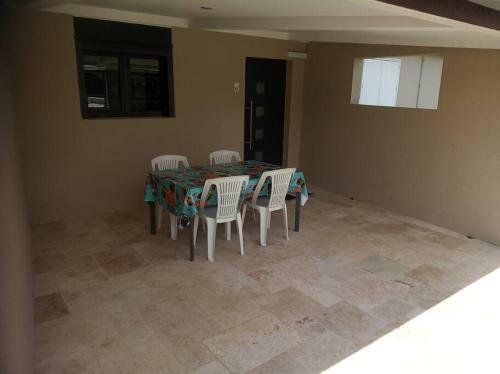 Apartamento Studio Dans Petit Complexe Tranquille