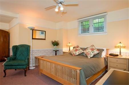 Bacon Mansion Bed And Breakfast