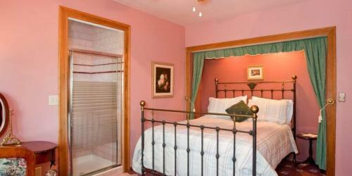 Bacon Mansion Bed And Breakfast