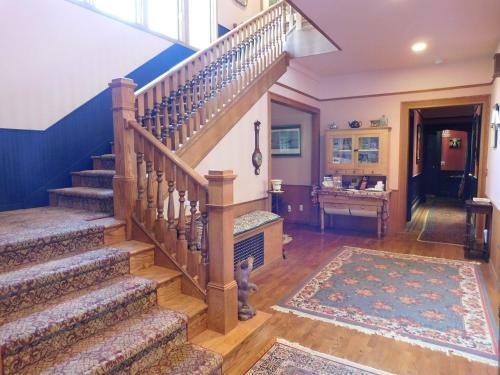 Bacon Mansion Bed And Breakfast