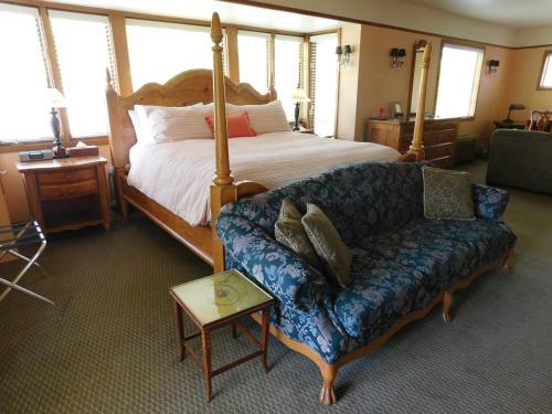 Bacon Mansion Bed And Breakfast
