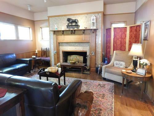 Bacon Mansion Bed And Breakfast