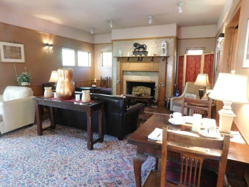 Bacon Mansion Bed And Breakfast