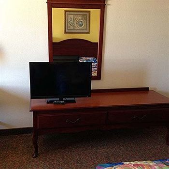 Motel Tropicana Inn And Suites