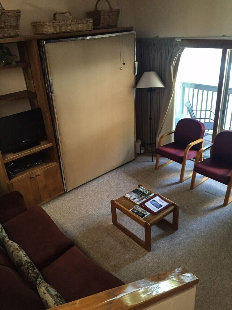 Shadow Mountain Lodge
