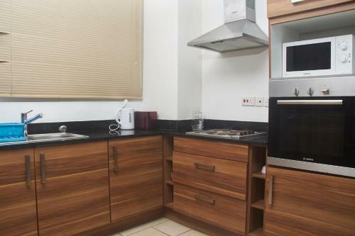 Stylish Beachfront Apartment Mombasa King Sized Bed