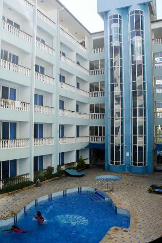 Stylish Beachfront Apartment Mombasa King Sized Bed