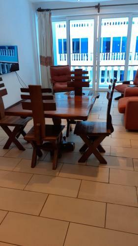 Stylish Beachfront Apartment Mombasa King Sized Bed