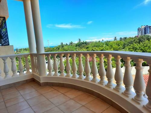 Stay.plus Queen's Royal Apartments Nyali