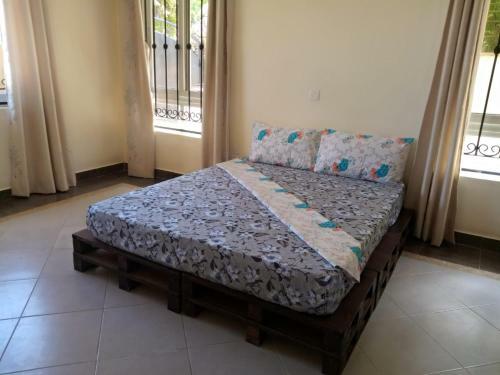 Quiet Spacious Room With An Ocean Breeze Shanzu