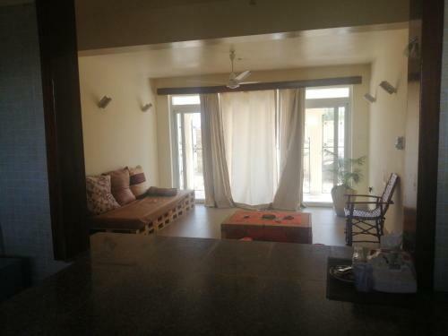 Quiet Spacious Room With An Ocean Breeze Shanzu