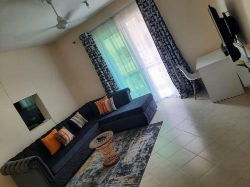 Elegant 3-bedroom Serviced Apartment With Pool