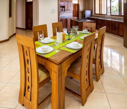 Exquisite 3 Bedroom Apartment With Pool