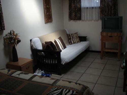 Hostal Shield Guesthouse